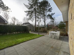 Stylish bungalow at Duinland park with patio